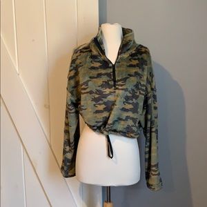 URBAN OUTFITTERS cropped sweatshirt